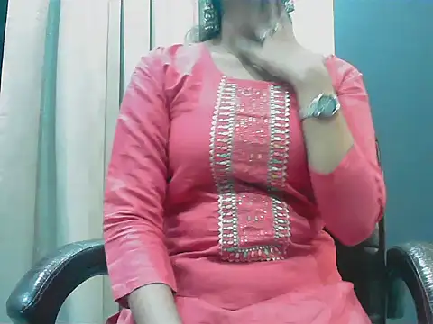 Snapshot of short_girl_ chatting on October 2025 04:39:02 PM short girl online show from October 2025 04:39:02 PM