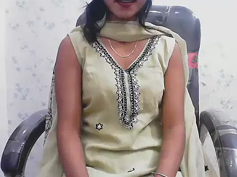 short girl  online show from April 2026 03:12:01 PM