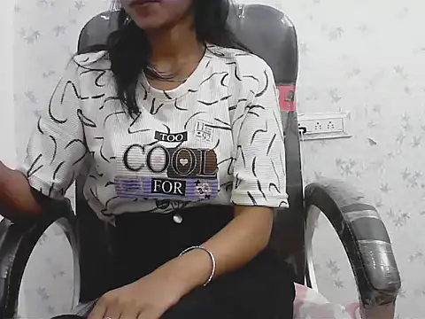 short girl  online show from April 2026 05:02:01 PM