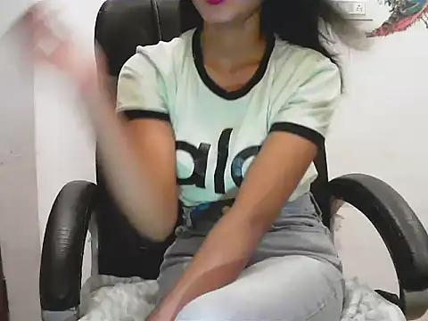 Snapshot of short_girl_ chatting on July 2026 04:57:01 PM short girl online show from July 2026 04:57:01 PM