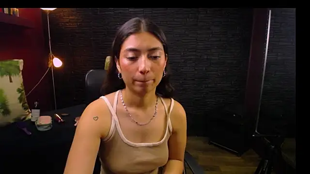 Lizzie Collin online show from September 2025 01:38:02 PM