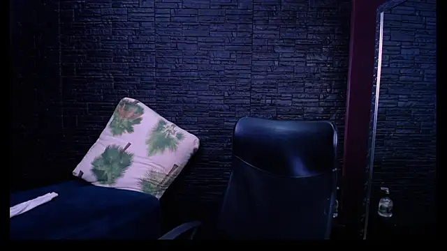 Lizzie Collin online show from October 2025 02:51:02 PM