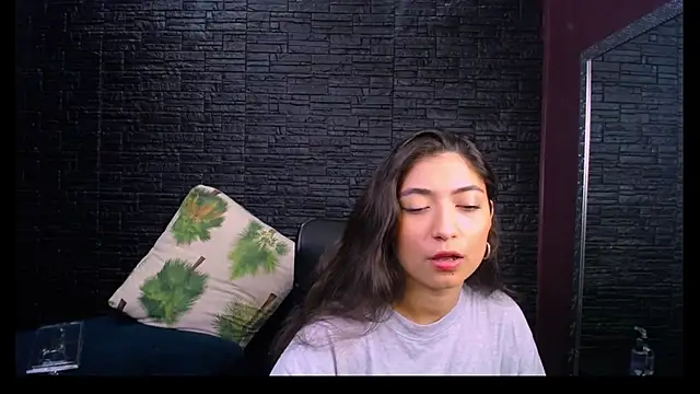 Lizzie Collin online show from October 2025 01:45:02 PM