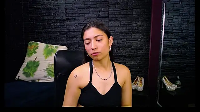 Lizzie Collin online show from October 2025 02:49:01 PM