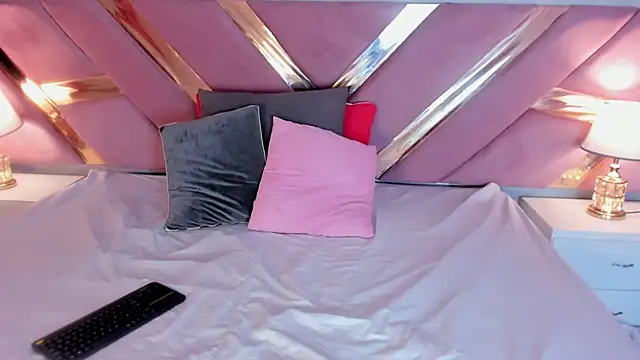 ChloeLaurentt online show from November 2025 07:24:02 PM