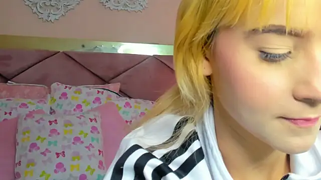 ChloeLaurentt online show from February 2026 02:01:02 PM