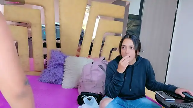 Snapshot of CailinANDrouse chatting on October 2025 12:39:02 PM CailinANDrouse online show from October 2025 12:39:02 PM