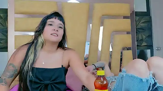 Snapshot of CailinANDrouse chatting on November 2025 12:28:02 PM CailinANDrouse online show from November 2025 12:28:02 PM