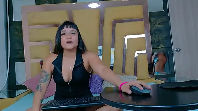 Snapshot of CailinANDrouse chatting on November 2025 10:26:01 AM CailinANDrouse online show from November 2025 10:26:01 AM