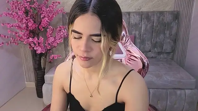 Snapshot of lilith4_s chatting on October 2025 08:22:01 PM lilith4 s online show from October 2025 08:22:01 PM