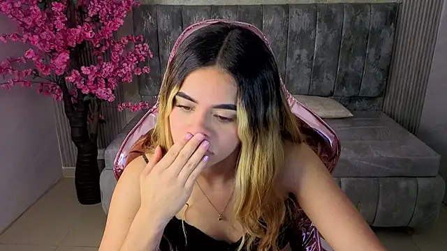 Snapshot of lilith4_s chatting on October 2025 10:36:01 AM lilith4 s online show from October 2025 10:36:01 AM