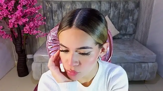 lilith4 s online show from November 2025 08:19:01 PM