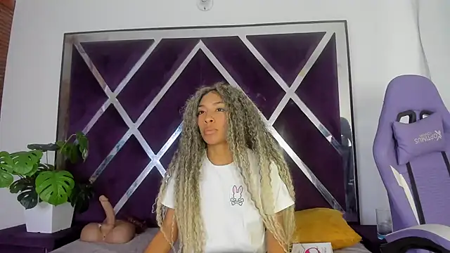 angelkyraasm online show from April 2026 01:05:02 PM