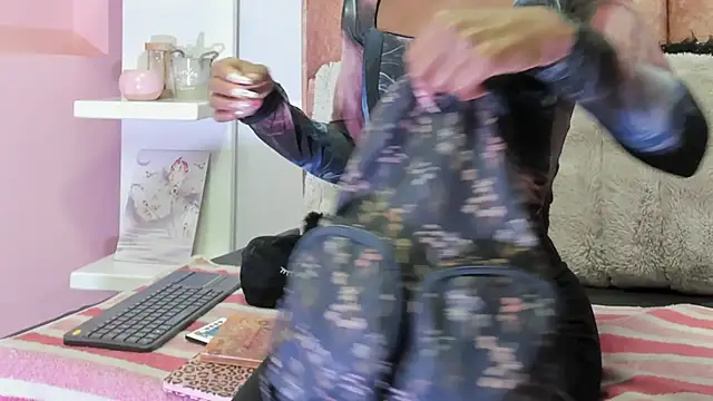 alix noa online show from October 2025 08:40:02 PM