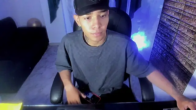 Hunteer Boy online show from October 2025 07:55:01 PM