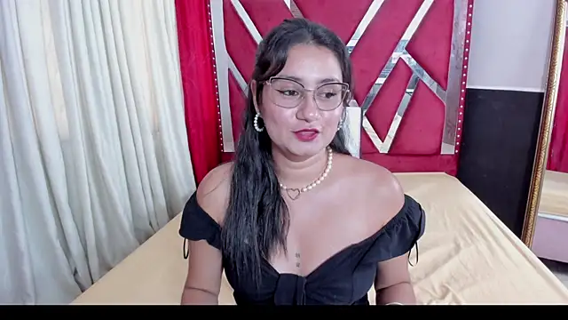 Luna021 1 online show from September 2025 07:06:02 PM