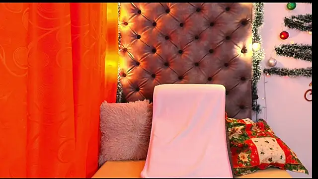 Luna021 1 online show from December 2025 07:44:01 PM