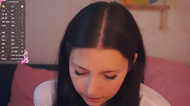 GabrielleLynchard online show from October 2025 07:18:01 PM