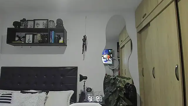 Arnolwilliams online show from November 2025 02:13:01 AM