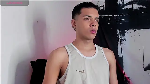 Avaggi online show from October 2025 09:19:02 PM