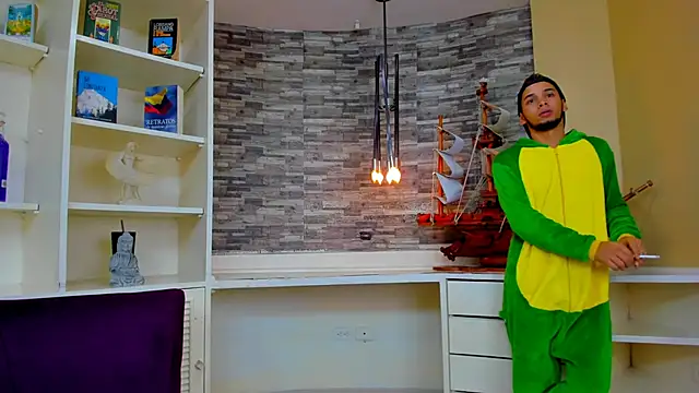 Snapshot of Juicy_Creww chatting on September 2025 10:28:02 AM Juicy Creww online show from September 2025 10:28:02 AM