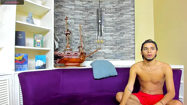 Snapshot of Juicy_Creww chatting on October 2025 09:28:02 AM Juicy Creww online show from October 2025 09:28:02 AM