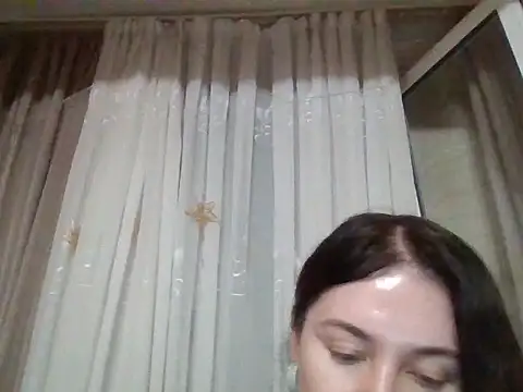 Snapshot of Lomivah chatting on October 2025 06:28:02 PM Lomivah online show from October 2025 06:28:02 PM