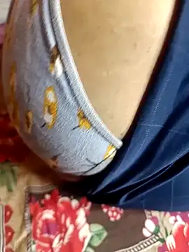 Snapshot of Romantic_couple89 chatting on October 2025 04:48:02 PM Romantic couple89 online show from October 2025 04:48:02 PM