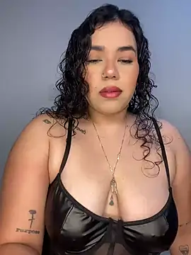 krisstenSantos online show from November 2025 12:27:02 PM