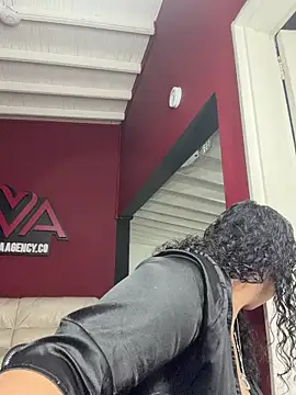 krisstenSantos online show from January 2026 02:09:02 PM