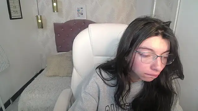 alllyson  online show from December 2025 07:54:02 PM