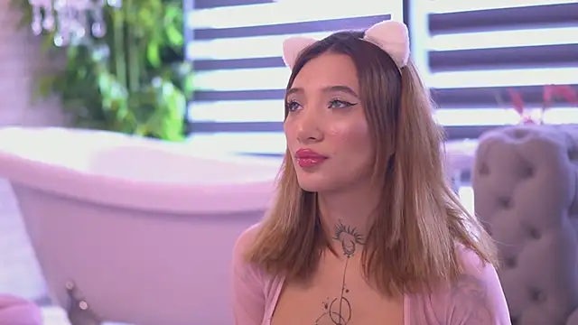 Snapshot of SiennaJayden chatting on September 2025 07:35:02 AM SiennaJayden online show from September 2025 07:35:02 AM