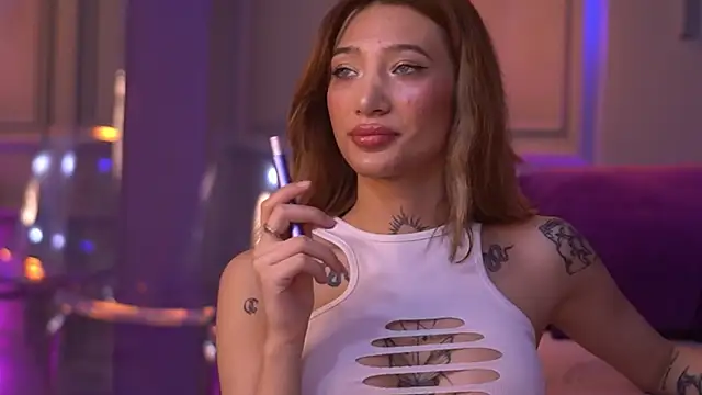 Snapshot of SiennaJayden chatting on October 2025 05:21:02 PM SiennaJayden online show from October 2025 05:21:02 PM