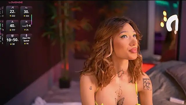 Snapshot of SiennaJayden chatting on October 2025 05:03:02 PM SiennaJayden online show from October 2025 05:03:02 PM