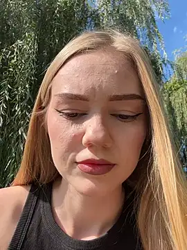 Snapshot of MilaMoone chatting on September 2025 10:39:02 AM MilaMoone online show from September 2025 10:39:02 AM