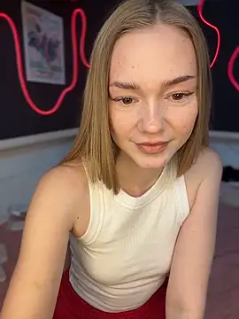 MilaMoone online show from April 2026 10:25:01 AM