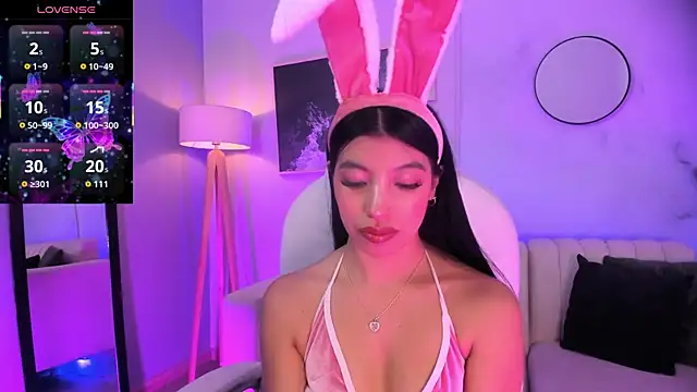 Tiffany Low online show from October 2025 01:35:02 PM