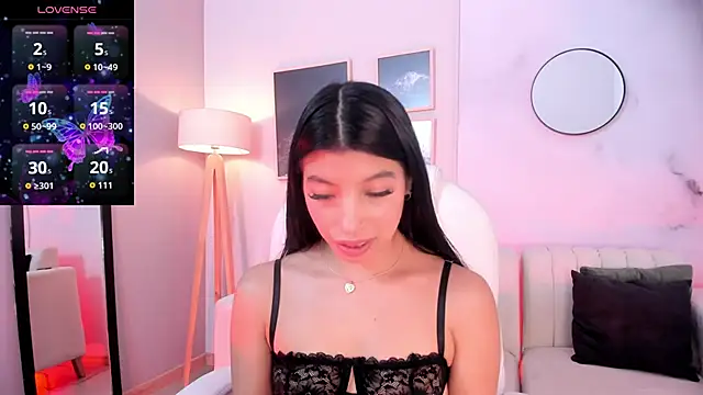 Tiffany Low online show from October 2025 01:23:04 PM