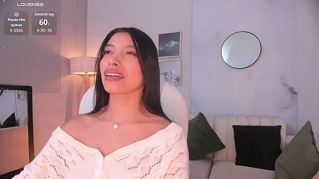 Snapshot of Tiffany_Low chatting on January 2026 02:21:01 PM Tiffany Low online show from January 2026 02:21:01 PM