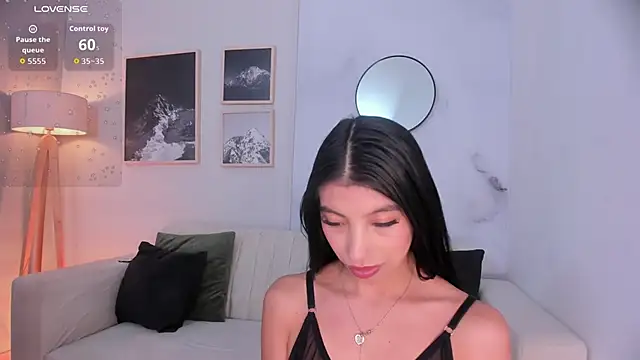 Snapshot of Tiffany_Low chatting on January 2026 01:37:02 PM Tiffany Low online show from January 2026 01:37:02 PM