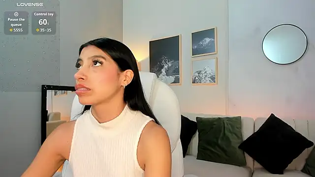 Snapshot of Tiffany_Low chatting on February 2026 01:53:02 PM Tiffany Low online show from February 2026 01:53:02 PM