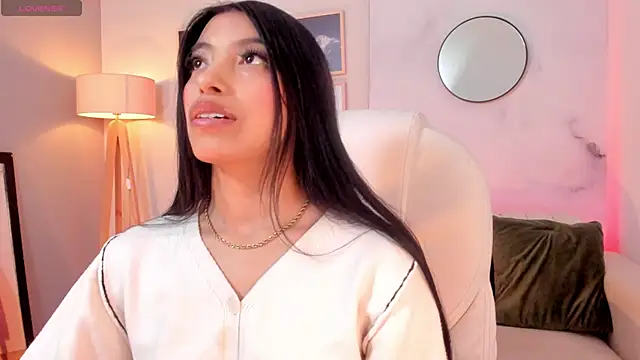 Snapshot of Tiffany_Low chatting on February 2026 01:04:02 PM Tiffany Low online show from February 2026 01:04:02 PM