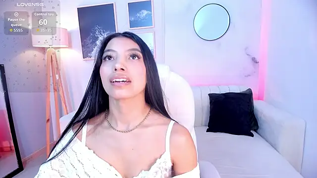 Snapshot of Tiffany_Low chatting on February 2026 01:16:01 PM Tiffany Low online show from February 2026 01:16:01 PM