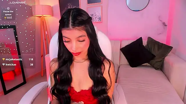 Snapshot of Tiffany_Low chatting on February 2026 01:30:02 PM Tiffany Low online show from February 2026 01:30:02 PM