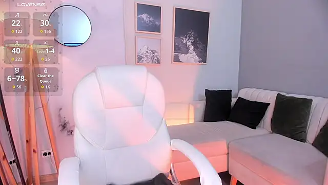 Snapshot of Tiffany_Low chatting on March 2026 02:43:01 PM Tiffany Low online show from March 2026 02:43:01 PM