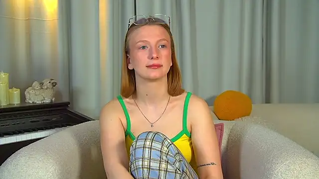 BeatriceBinoche online show from April 2026 06:27:02 PM