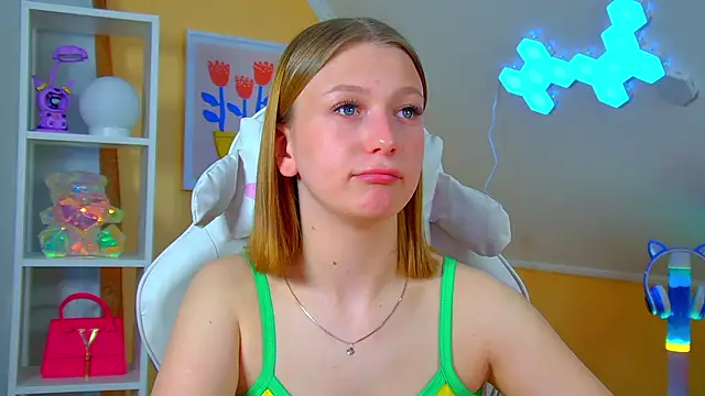 BeatriceBinoche online show from April 2026 06:34:01 PM