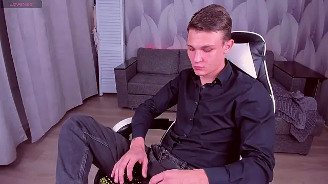 AdamGold01 online show from October 2025 06:37:01 PM