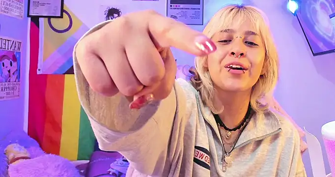 NekoWaifu online show from November 2025 01:11:02 PM