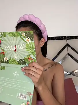 Snapshot of MiaKane99 chatting on November 2025 09:06:02 PM MiaKane99 online show from November 2025 09:06:02 PM